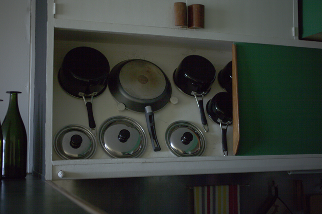Pot Rack in use in the Unité, Apartment 50. Photo courtesy of Jean-Marc Drut. Pot Rack in use in the Unité, Apartment 50. Photo courtesy of Jean-Marc Drut.