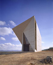 Valleaceron Chapel, Almadenejos, Ciudad Real. 2000. Sancho&ndash;Madridejos Architecture Office; Sol Madridejos (Madrid, Spain, born 1958); J. C. Sancho Osinaga (San Sebastian, Spain, 1957). View of Chapel entry from north. &copy; Roland Halbe