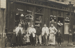 Parfumerie - coiffeur, Paris