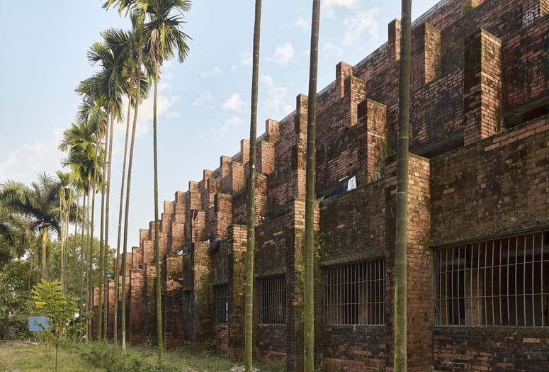 Vastukalabid (est. 1964), Muzharul Islam. Chittagong University, Chittagong, East Pakistan (Bangladesh). 1965–71. Exterior view. Photo: Randhir Singh