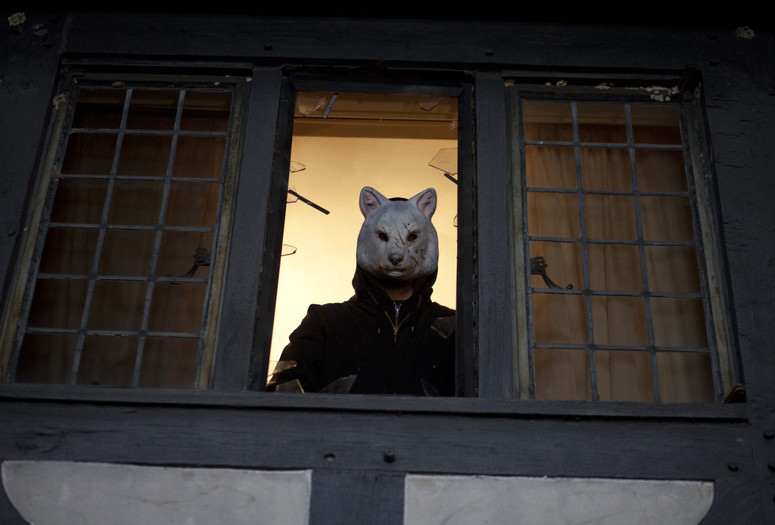 You’re Next. 2011. USA. Directed by Adam Wingard. Courtesy of Photofest