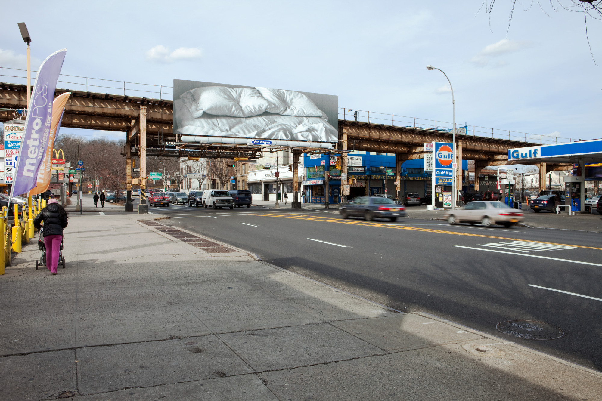 Installation View Of "Untitled" By Felix Gonzalez-Torres In The ...