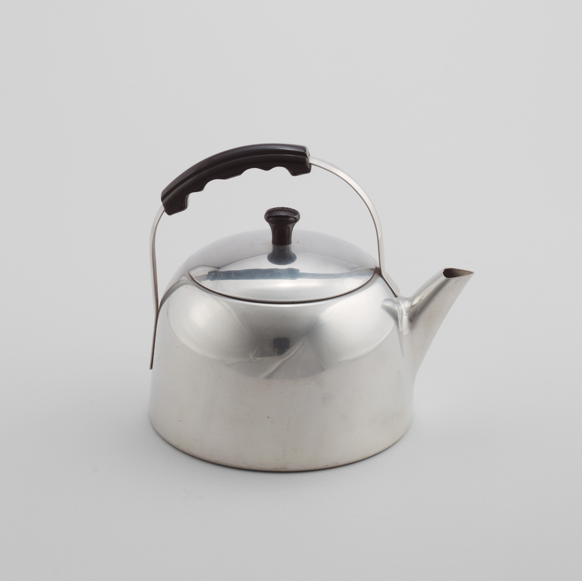 moma tea kettle