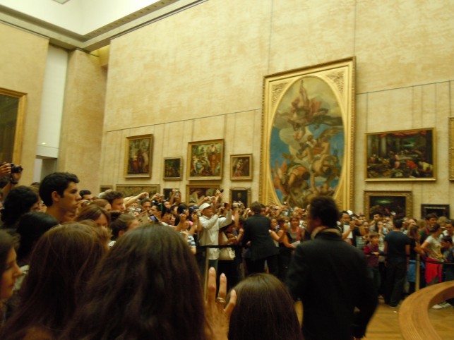 The crowds surrounding the Mona Lisa. Photo credit Ana Inciardi