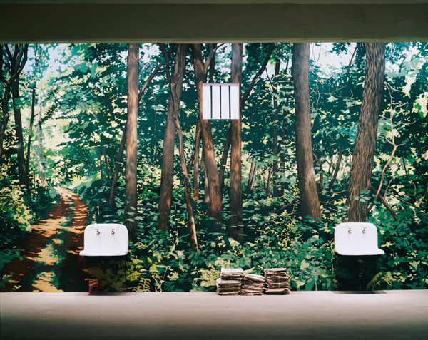 Robert Gober. Untitled. 1992. Paper, twine, metal, light bulbs, cast plaster with casein and silkscreen ink, stainless steel, painted cast bronze and water, plywood, forged iron, plaster, latex paint and lights, photolithography on archival (Mohawk Superfine) paper, twine, hand-painted forest mural 511 3/4 × 363 3/16 × 177 3/16″ (1300 × 922.5 × 450.1 cm). Glenstone. Photo: Russell Kaye, courtesy the artist and Matthew Marks Gallery. © 2014 Robert Gober