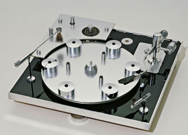 David Gammon. Turntable. 1964. Polished aluminum, brass, plywood, and acrylic, 4 3/4 X 17=6 3/8 X 17. Gift of Transcriptors