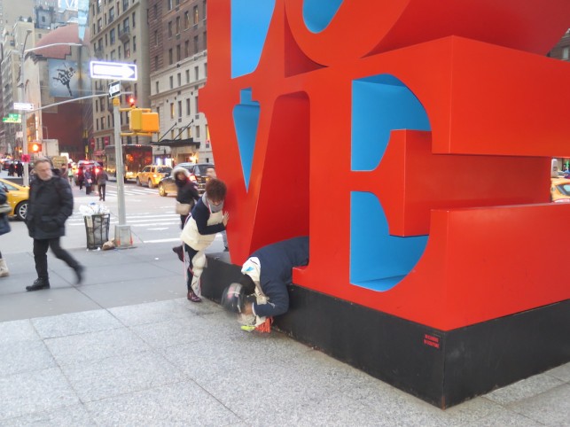 Donae and Igor tackle the Robert Indiana LOVE sculpture as an exercise in Institutional Critique